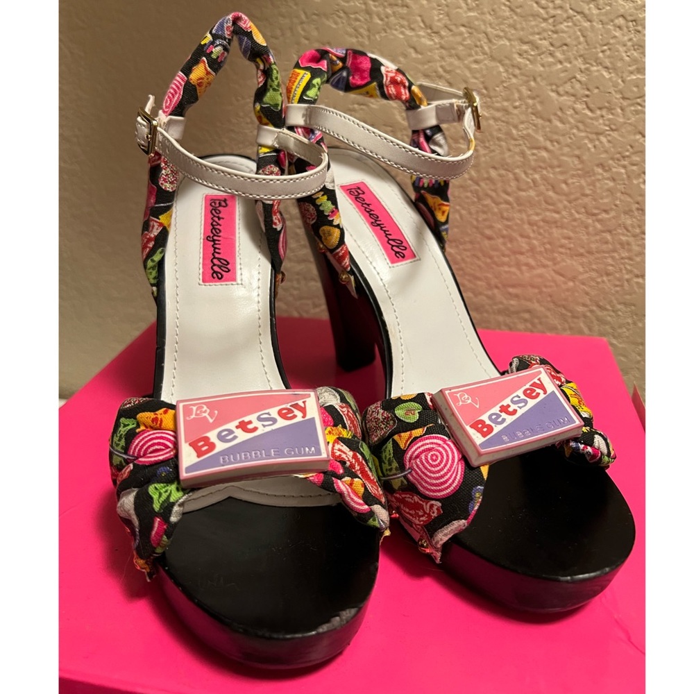 Betseyville by Betsey Johnson 7.0